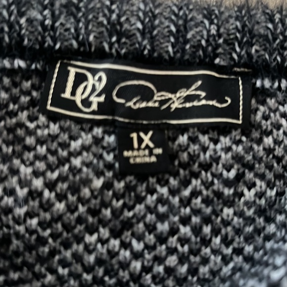 DG2 by Diane Gilman Black and Gray Crew Neck Sweater - Picture 5 of 5